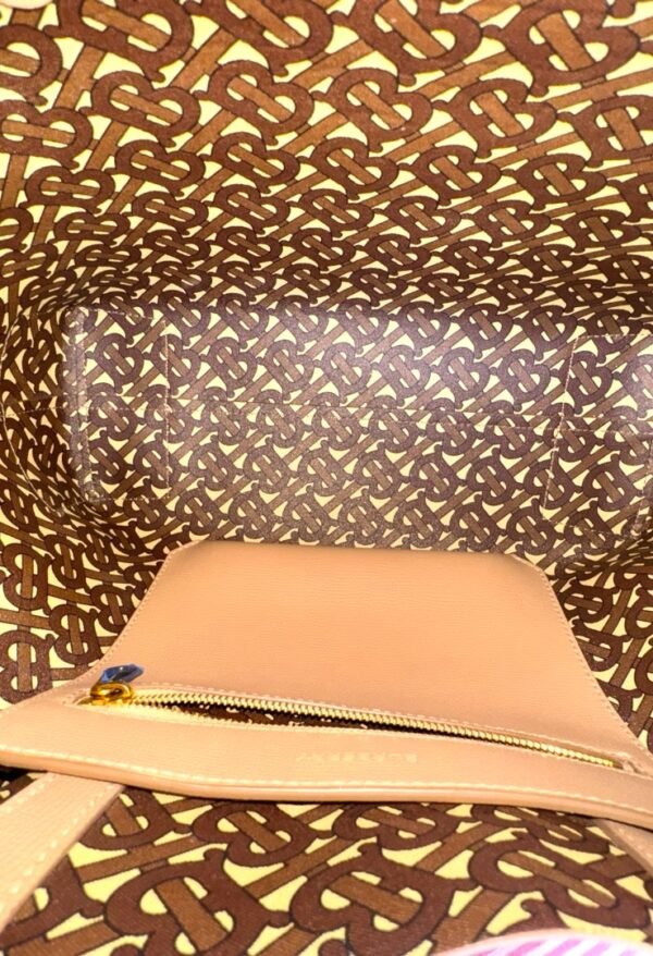 BURBERRY - TB MONTIF TOTE - Image 7